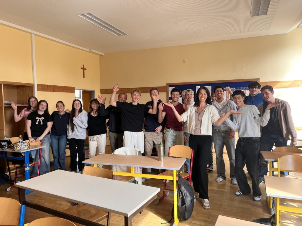 Die französischen Kolleginnen besuchen eine Klasse.